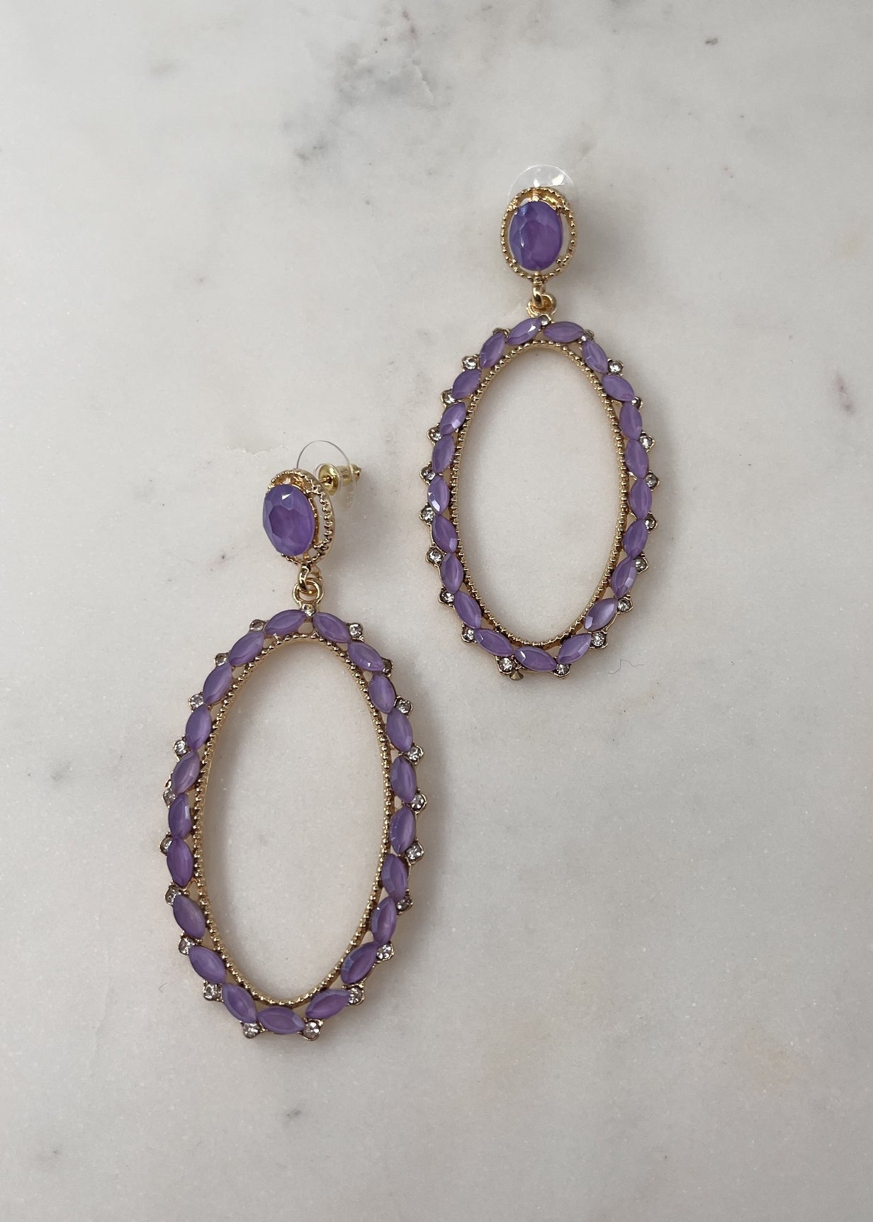 Boucles dorées ovales Sarah – pierres facettées VIOLET