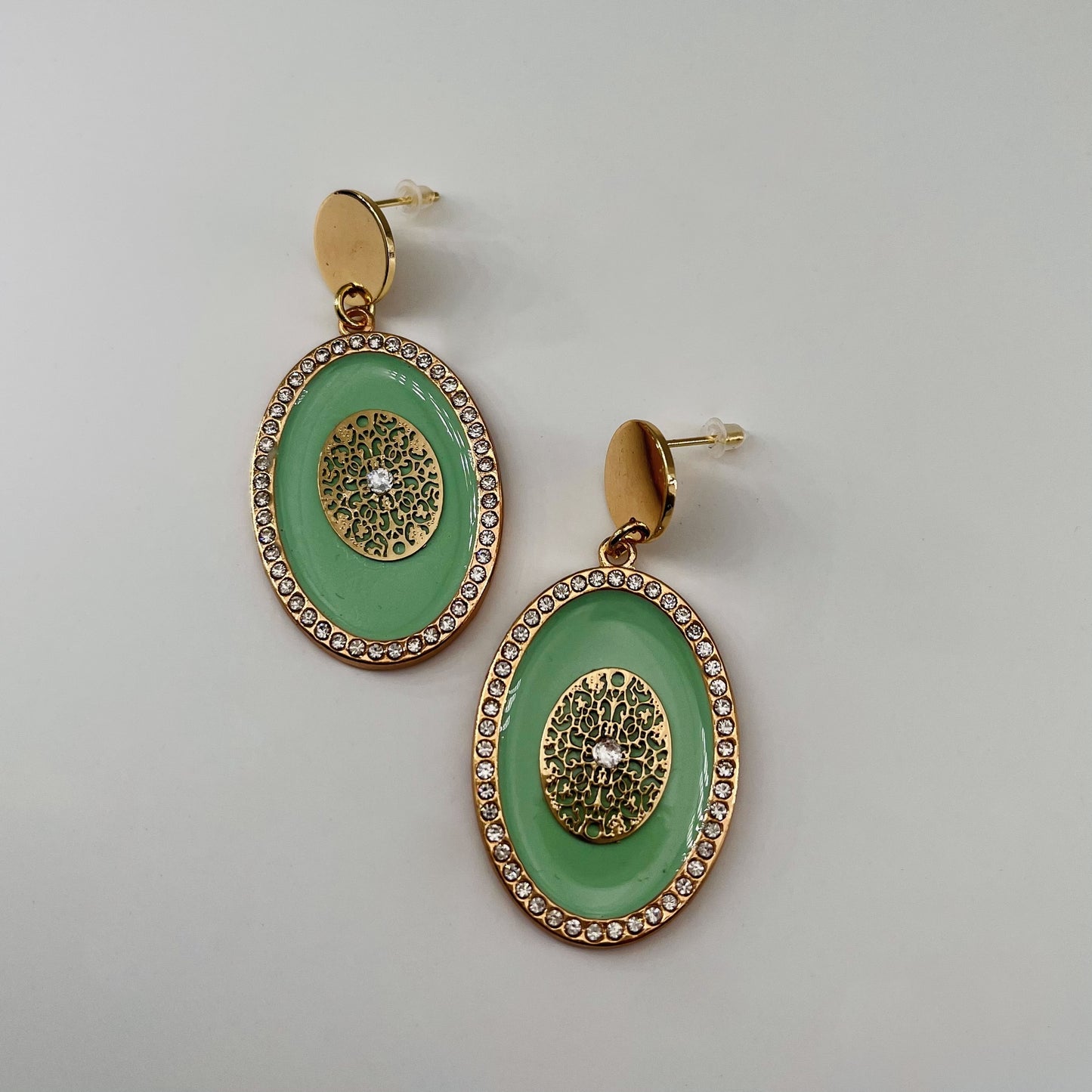 Boucles moyens modèles dorées Paula PISTACHE