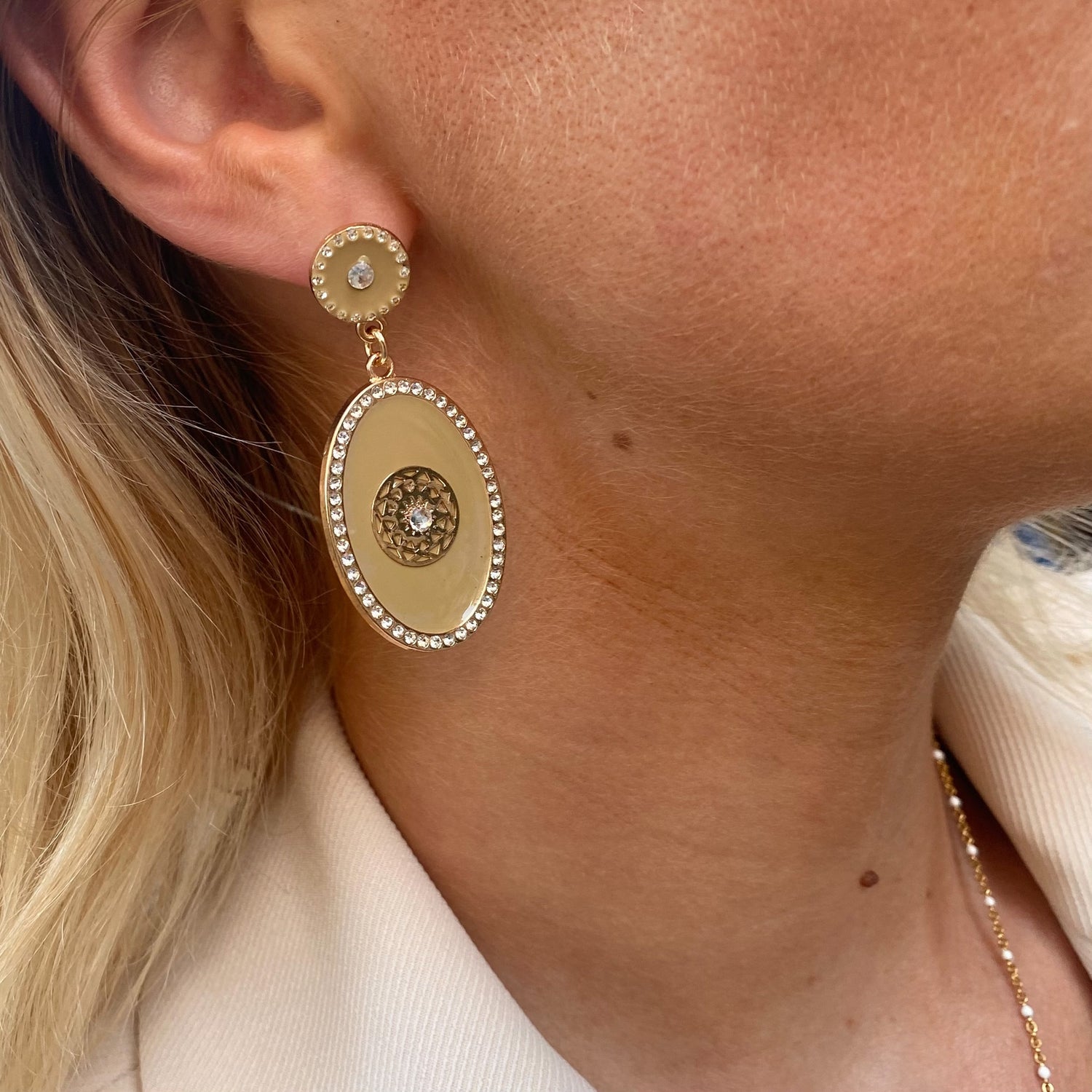 Boucles moyens modèles dorées Paula TAUPE