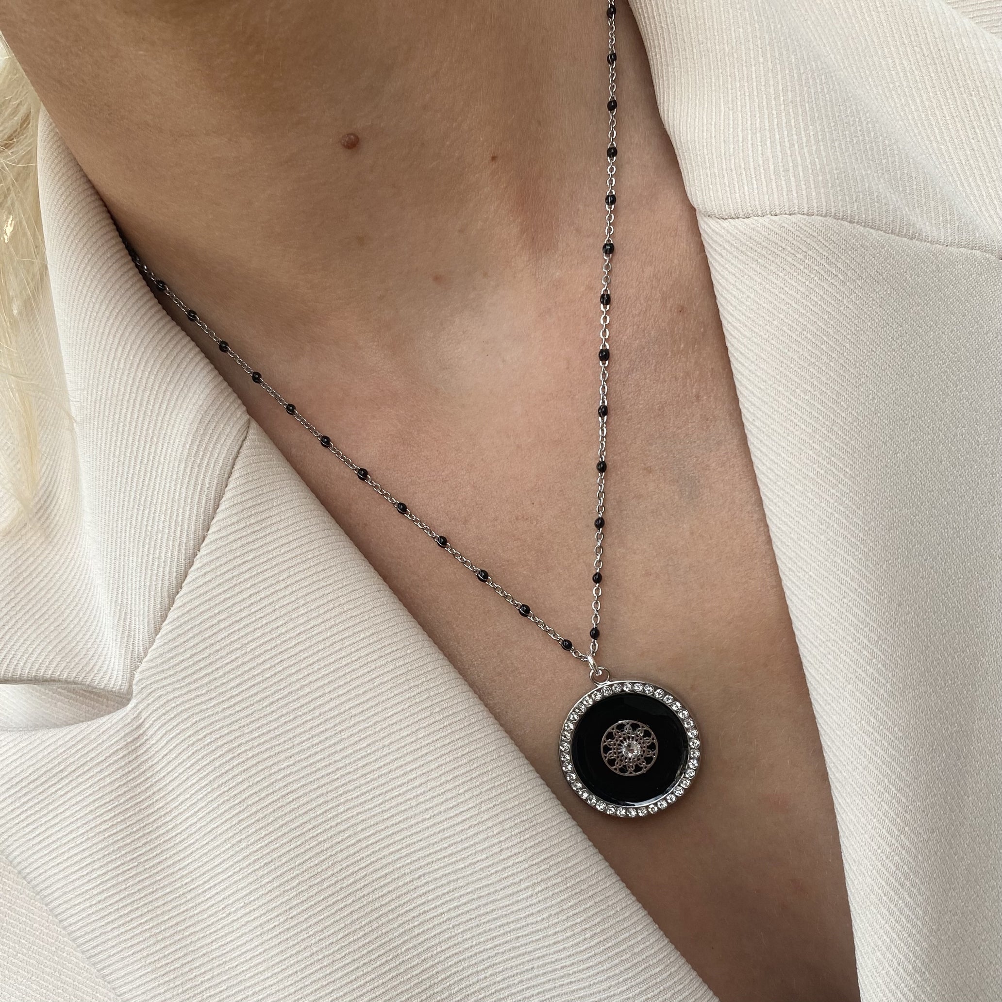 Collier émaillé Claudia - petit modèle argenté NOIR