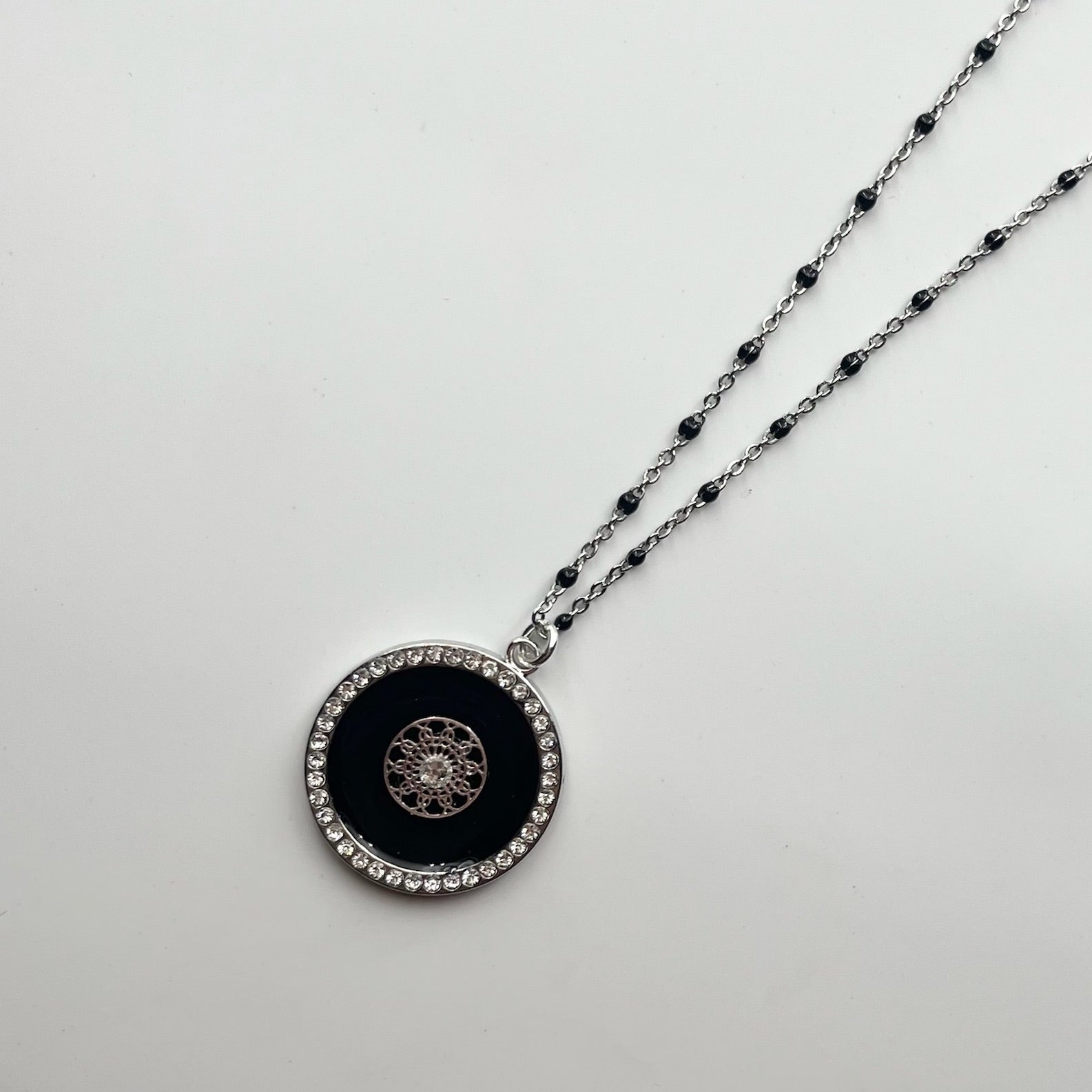 Collier émaillé Claudia - petit modèle argenté NOIR