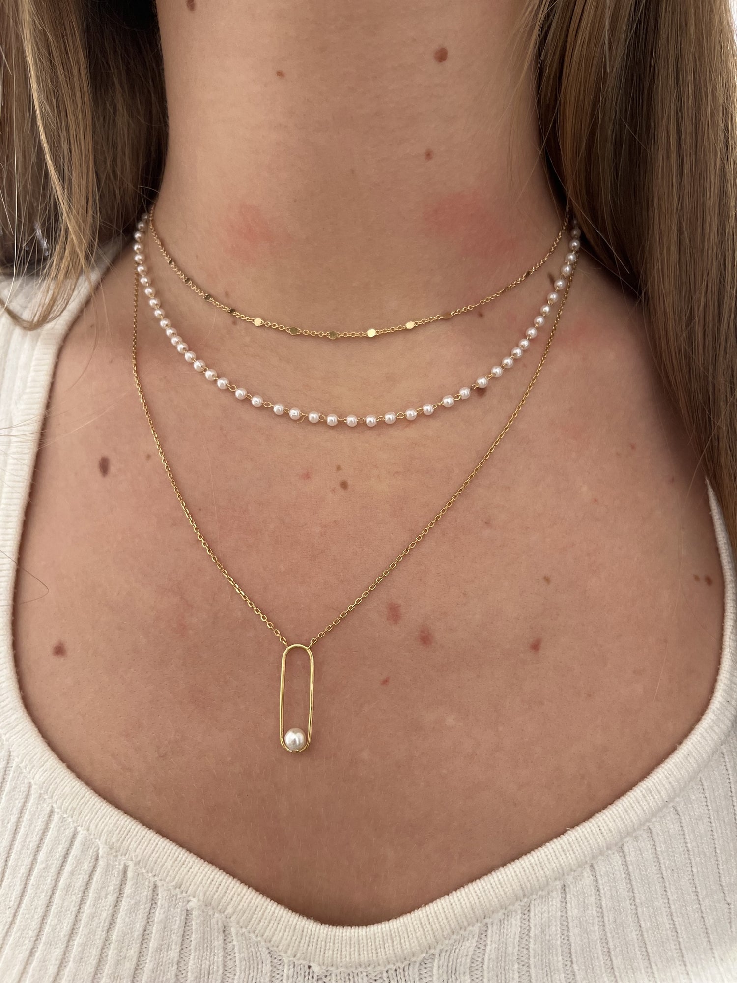 Collier plaqué or et perles – délicatesse et raffinement