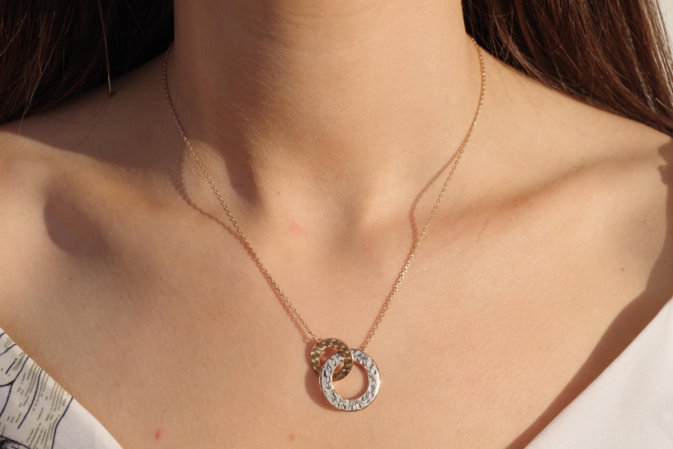 Collier plaqué or martelé