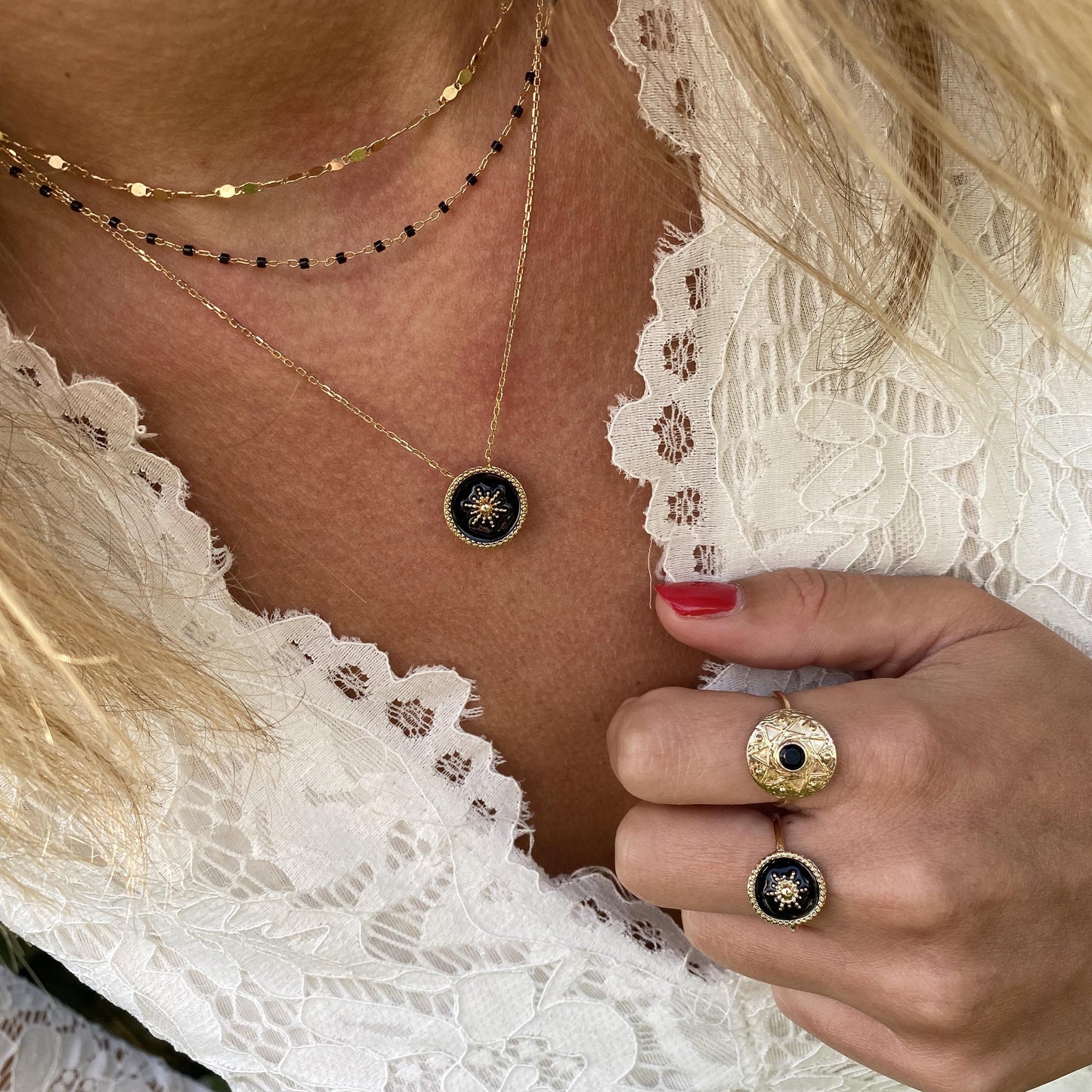 Collier soleil plaqué or & email noir