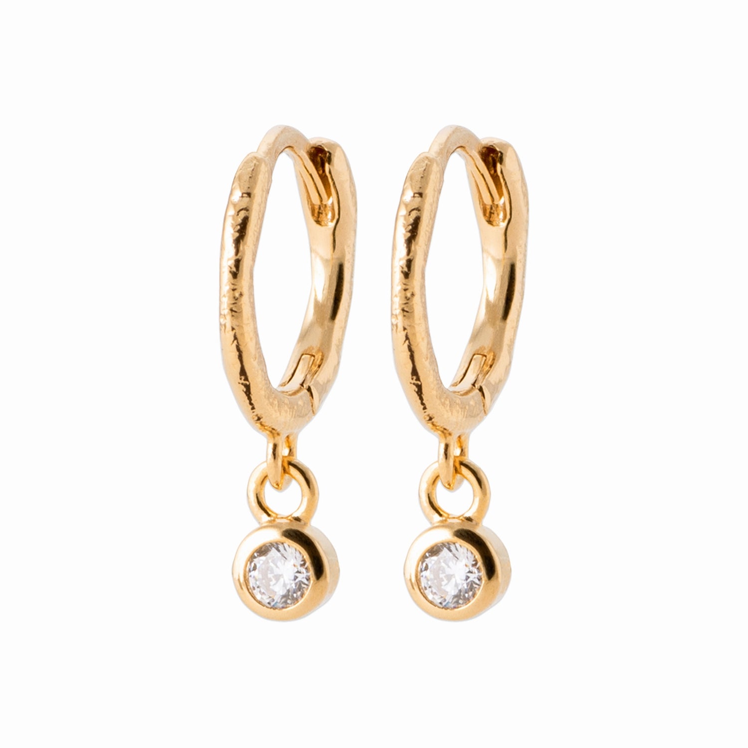 Créoles fines plaqué or – pendant zircon discret