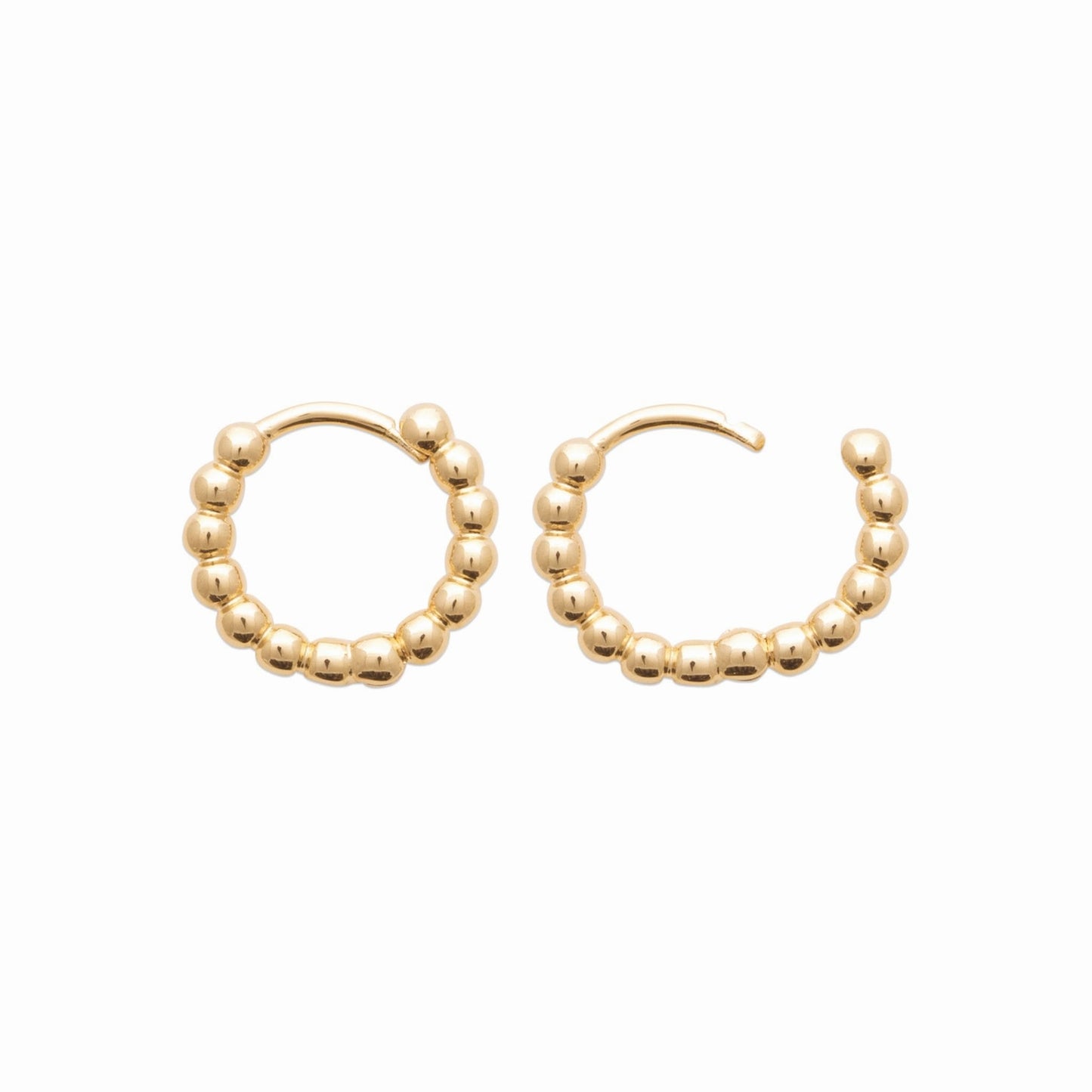 Créoles plaqué or 12 mm – élégance perlée et moderne