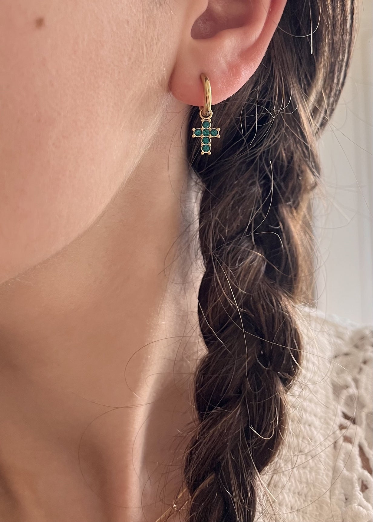 Piercing croix stressée VERT