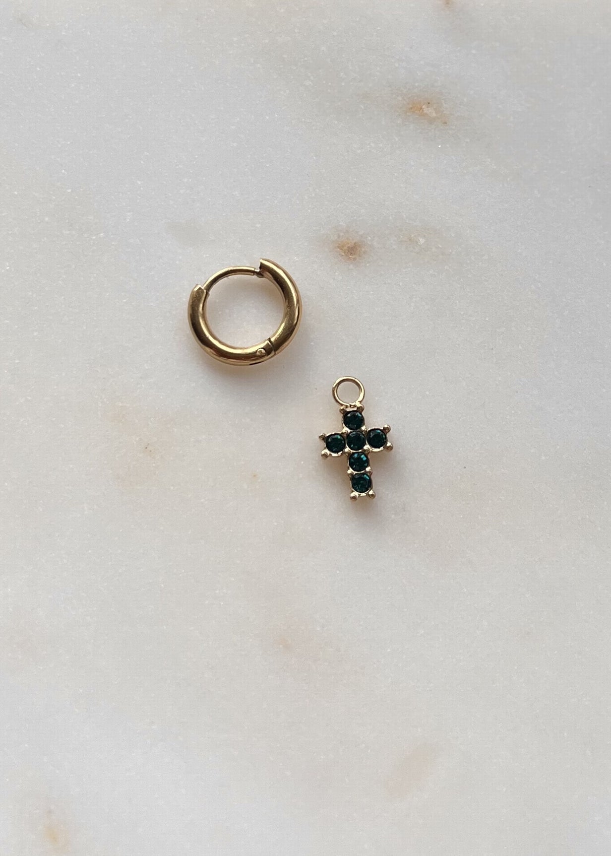 Piercing croix stressée VERT