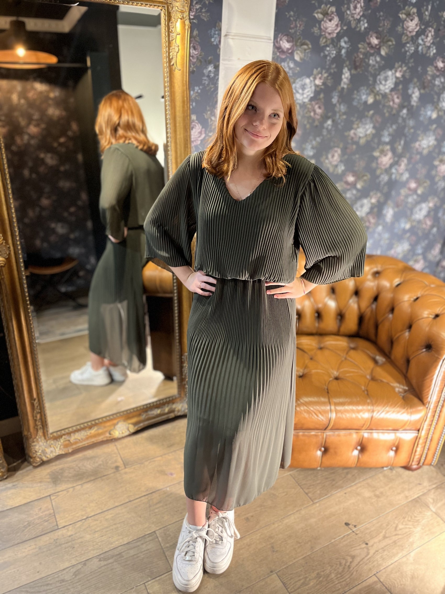 Robe plissée midi Armelle - col v fluide KAKI