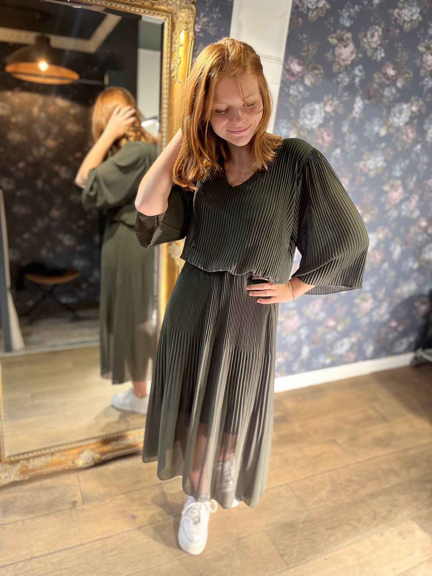 Robe plissée midi Armelle - col v fluide KAKI