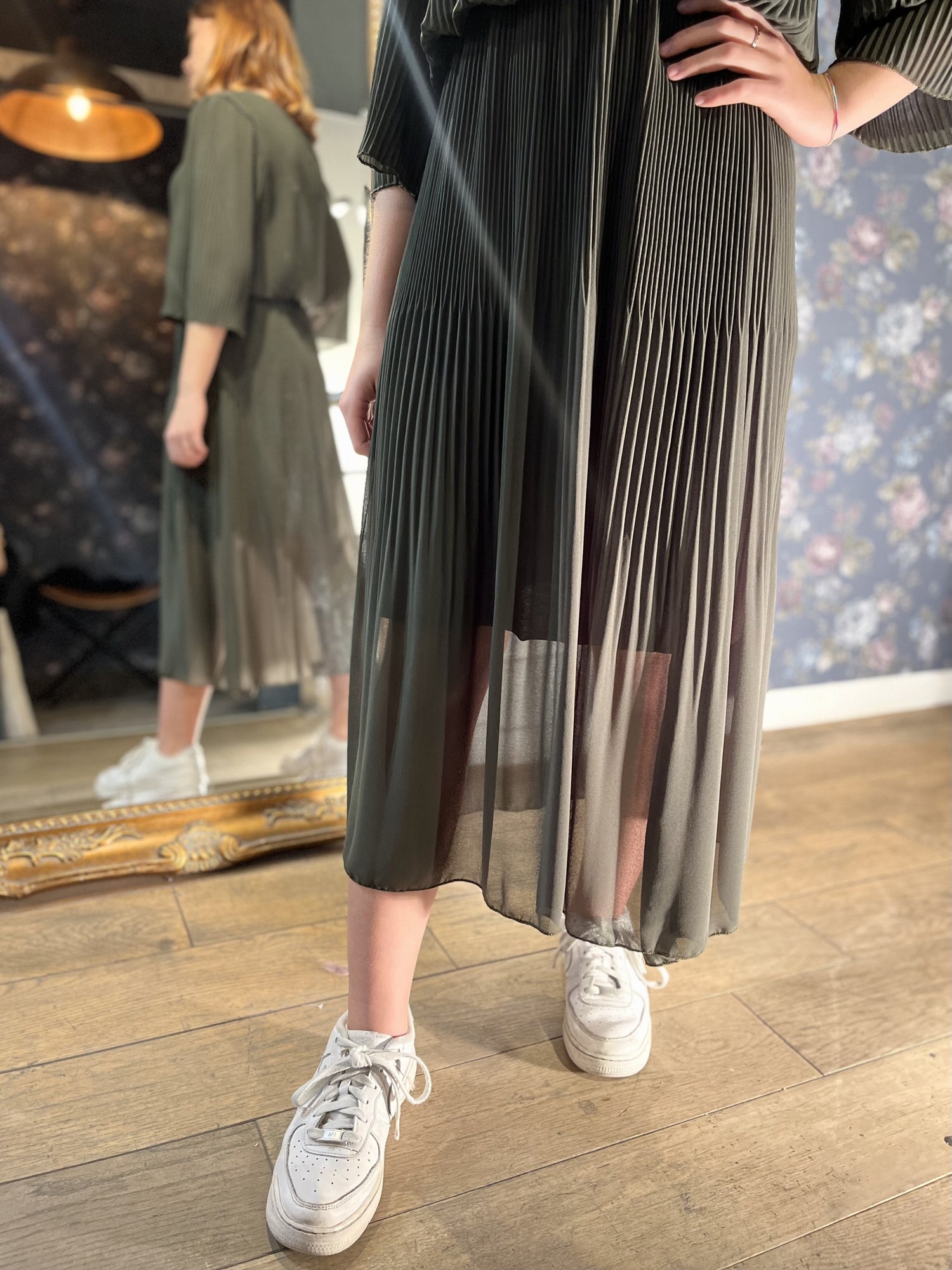 Robe plissée midi Armelle - col v fluide KAKI