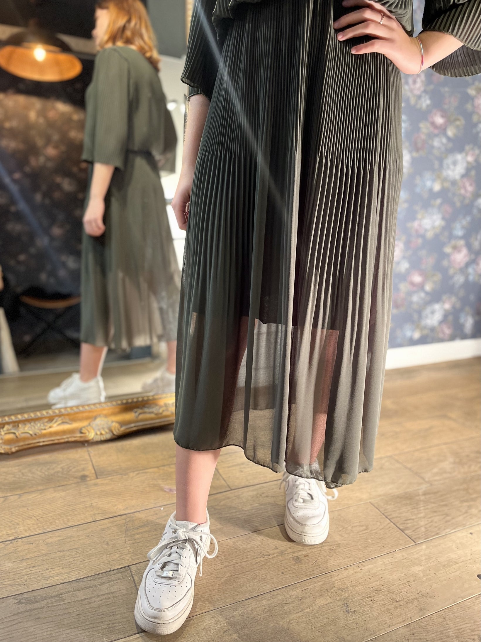 Robe plissée midi Armelle - col v fluide KAKI