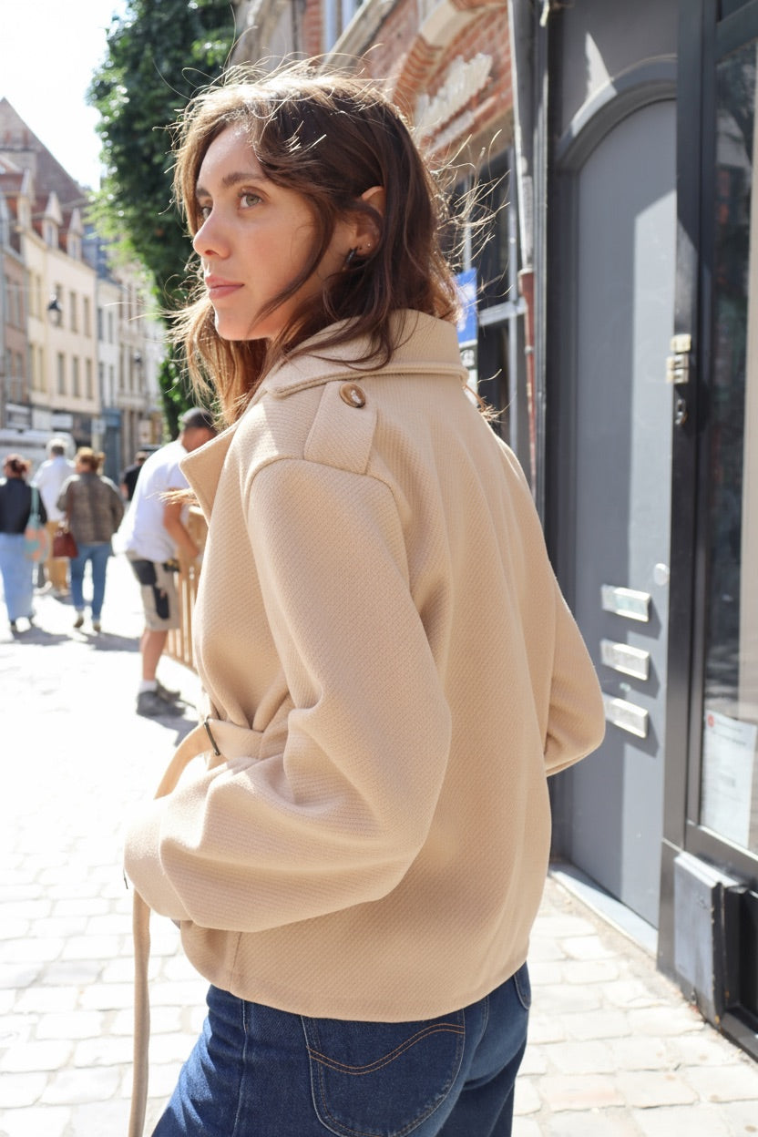 Veste Lili - coupe courte ceinturée ECRU