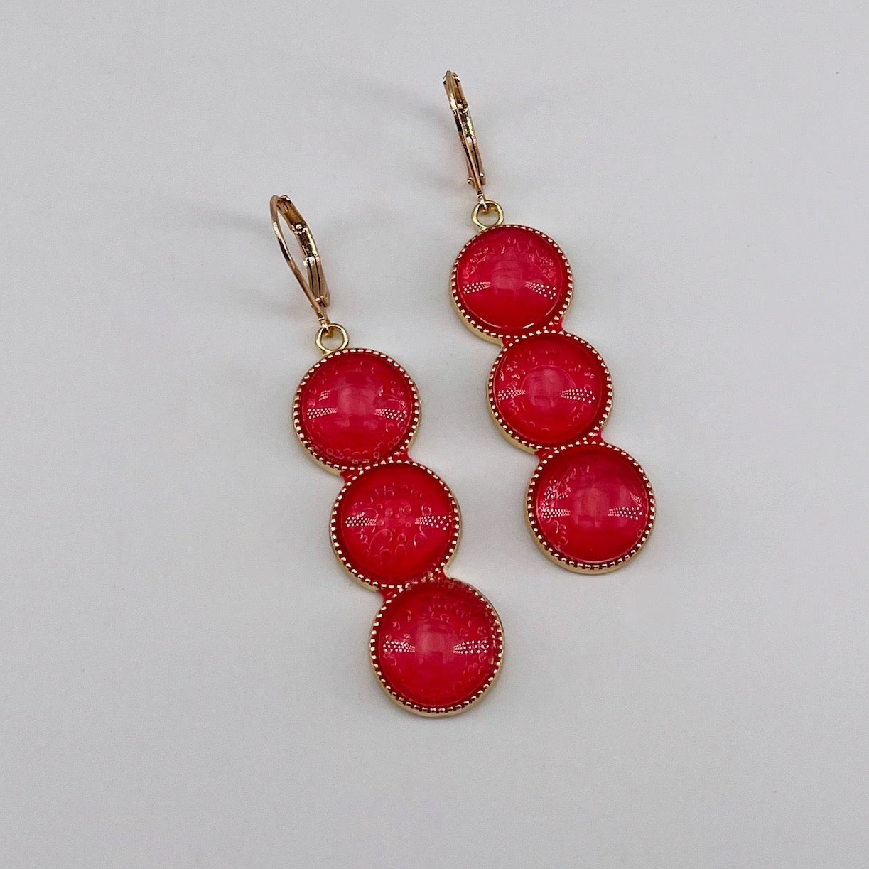 Dormeuses dorées petit modèle Fionna ROUGE