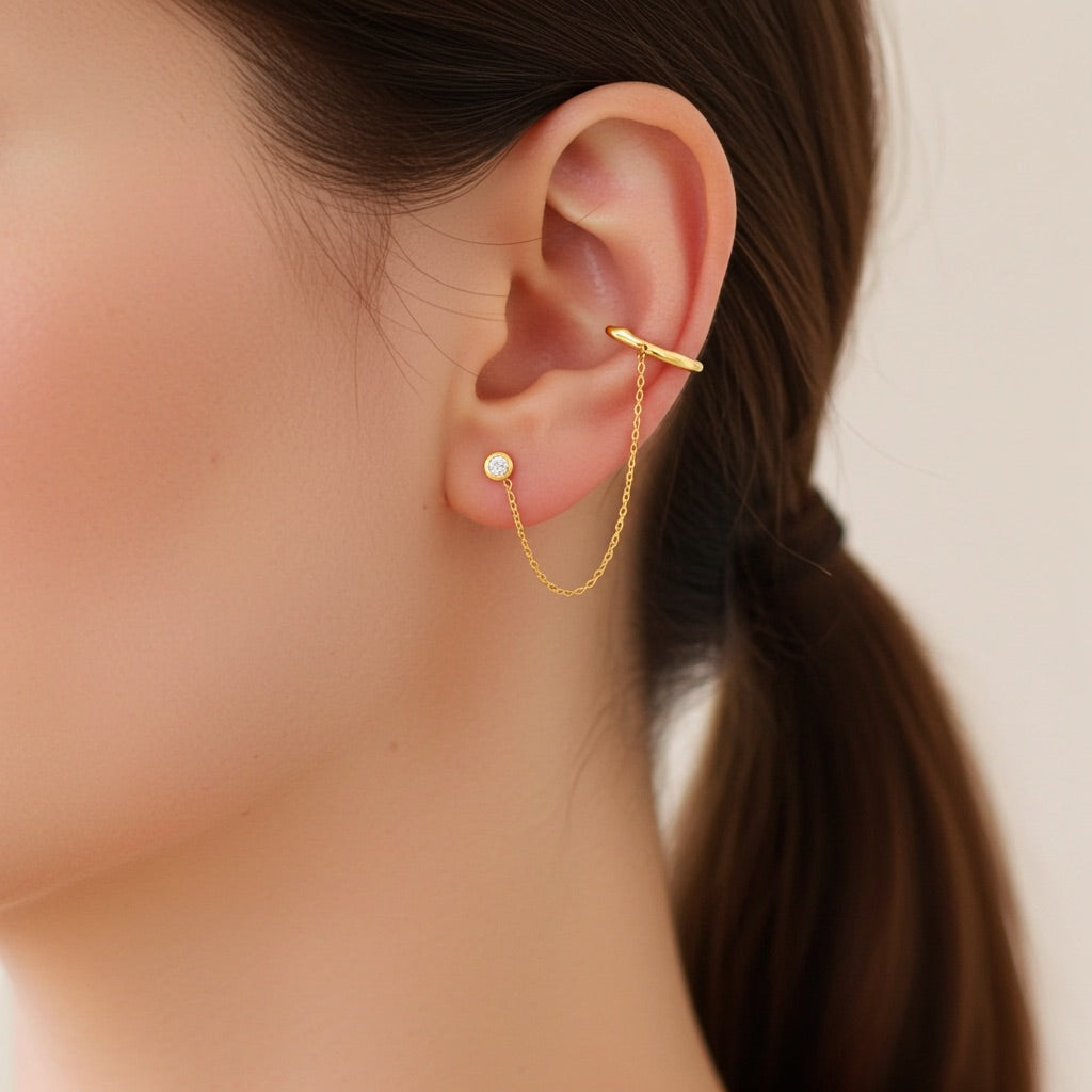 Bague d’oreille plaqué or - chaîne et zircon 