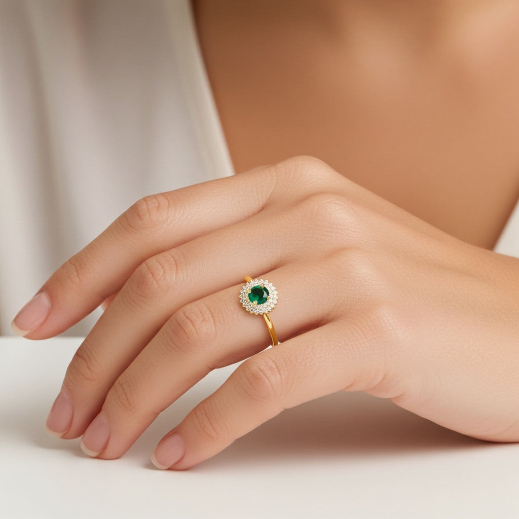 Bague plaqué or Marguerite - pierre verte 