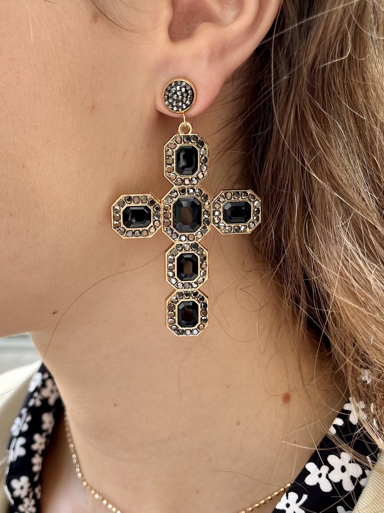 Boucles d'oreilles croix NOIR
