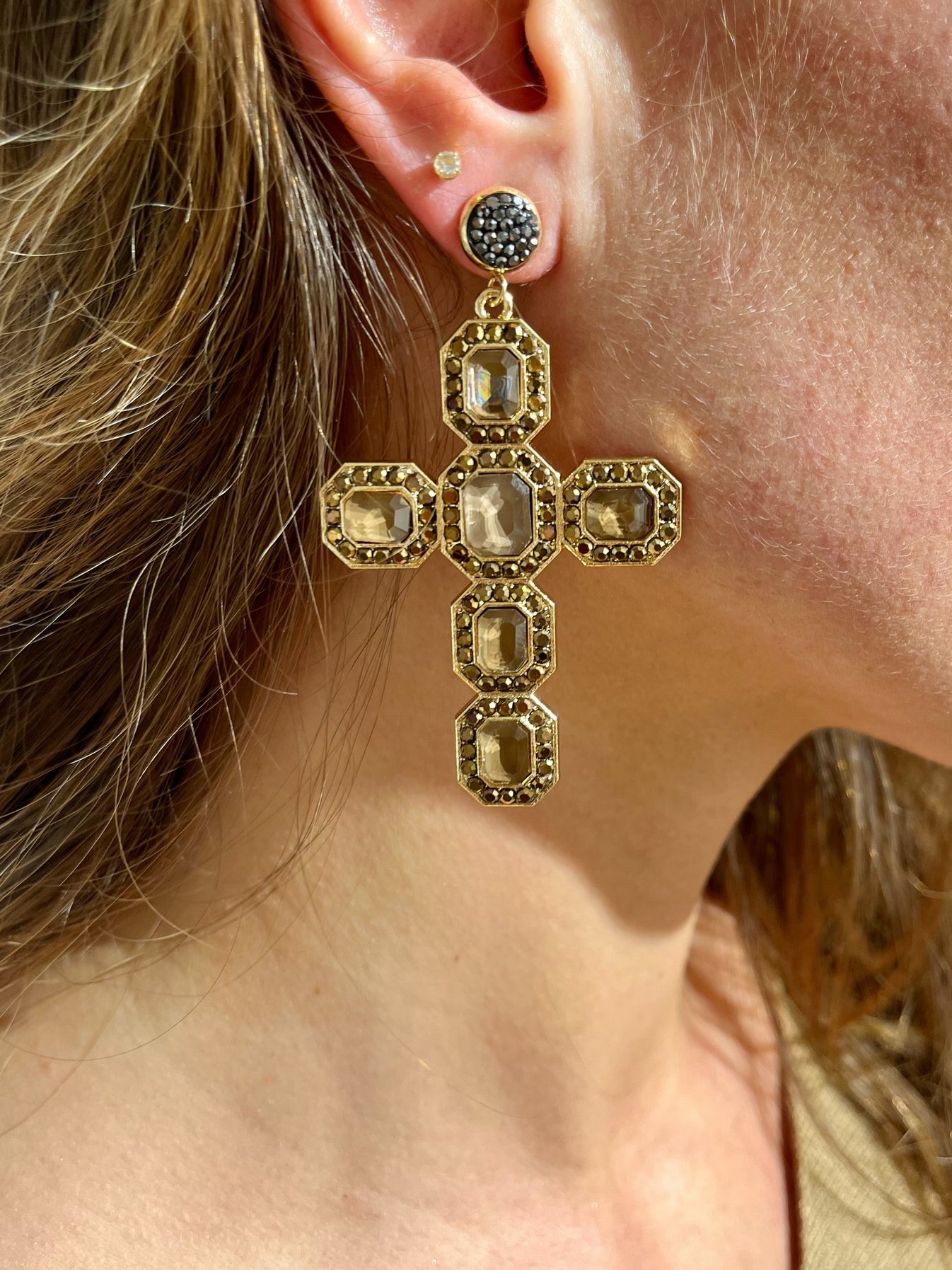 Boucles d'oreilles croix TAUPE