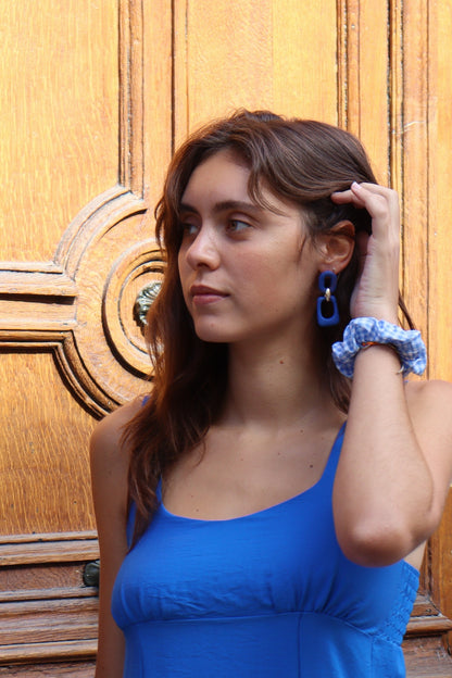Boucles d’oreilles bleues – résine &amp; métal doré MARINE