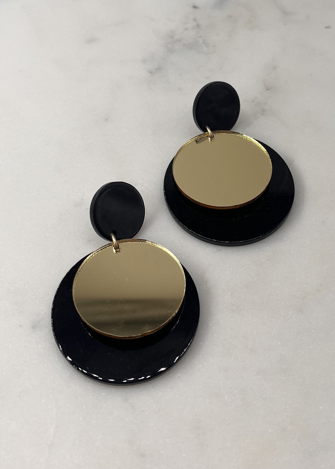 Boucles graphiques Lola - disque doré et acétate NOIR