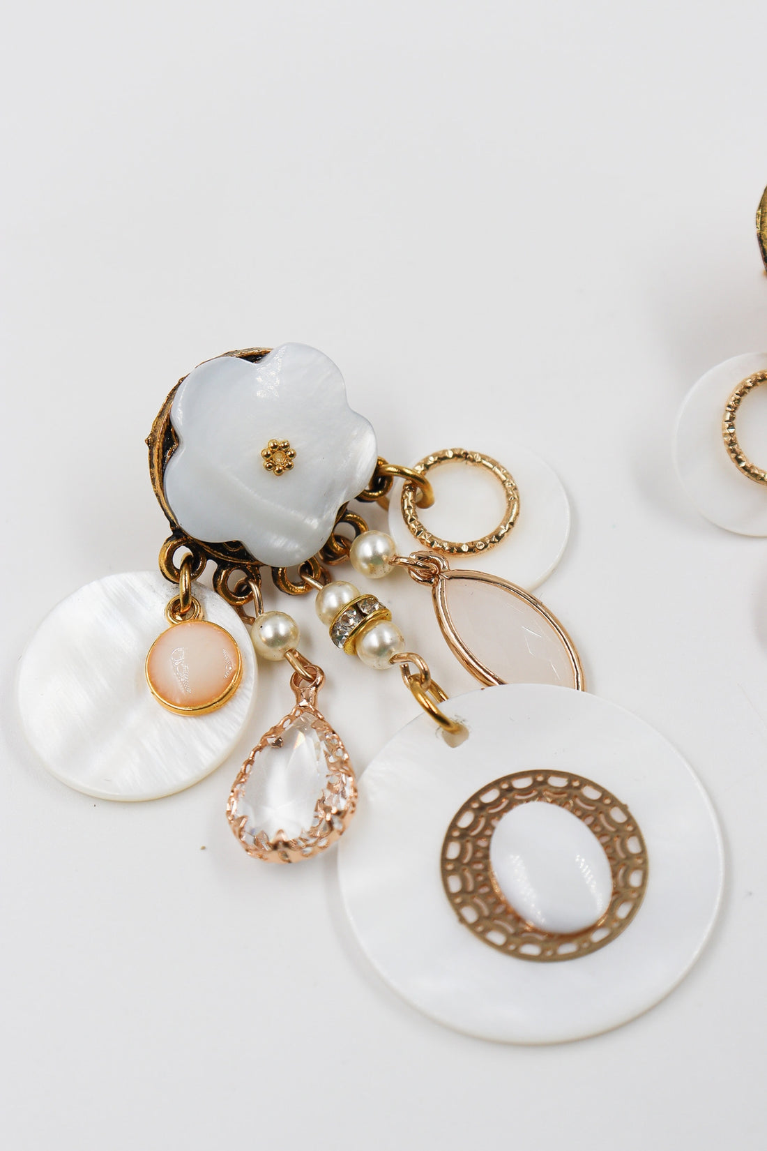 Boucles nacre fleurie J&