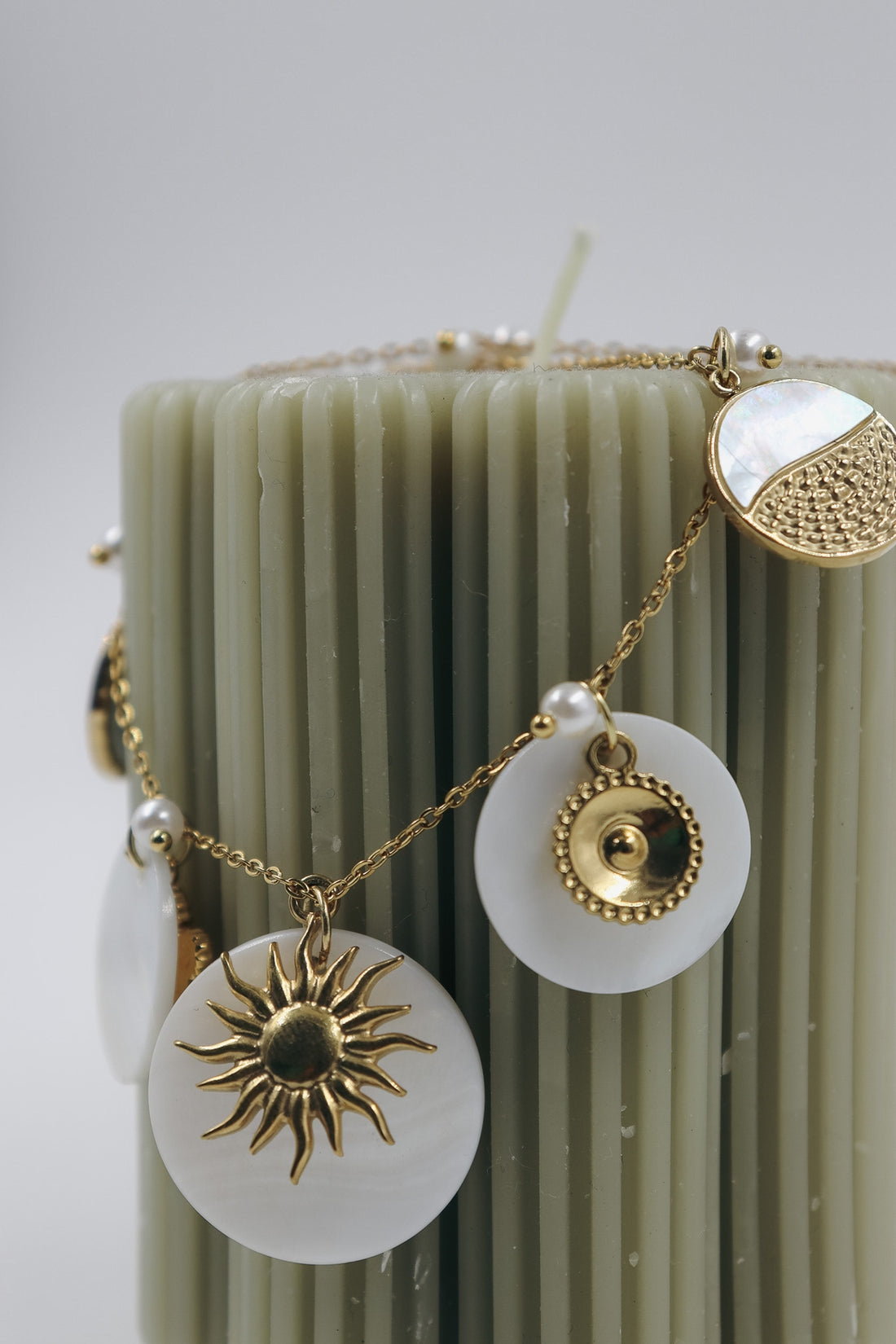 Collier nacre &amp; acier doré Calvi 
