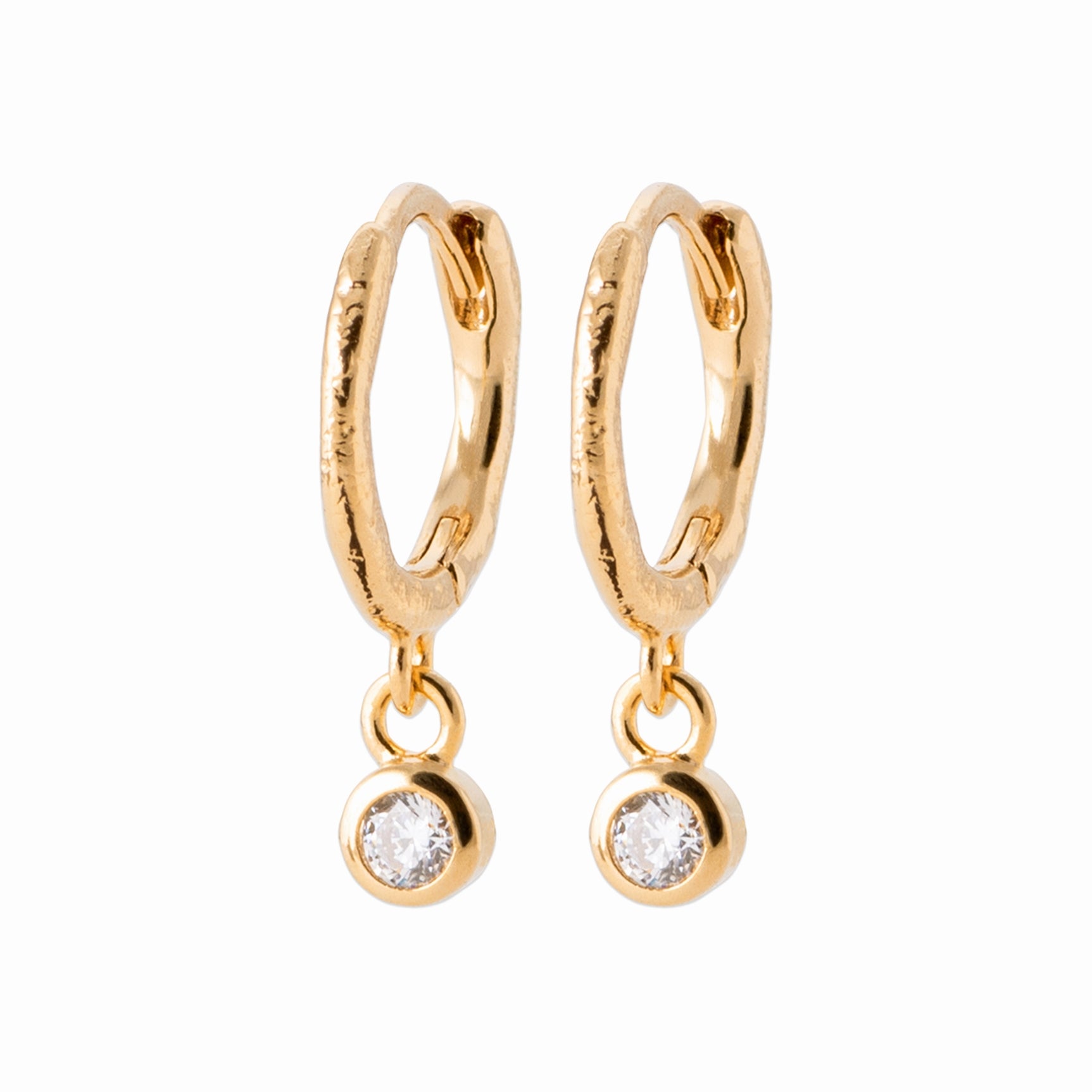 Créoles fines plaqué or – pendant zircon discret 