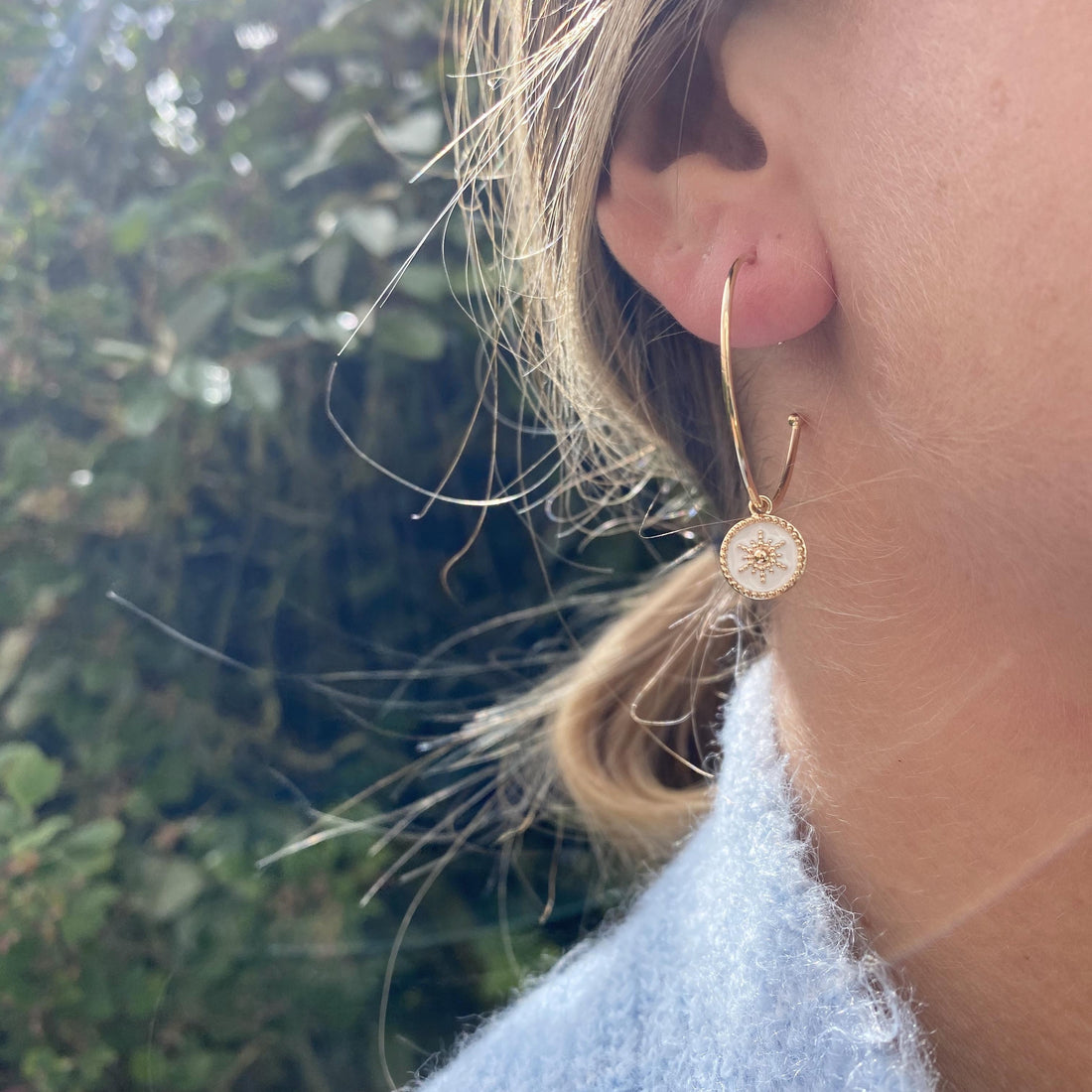 Créoles plaqué or émail blanc 