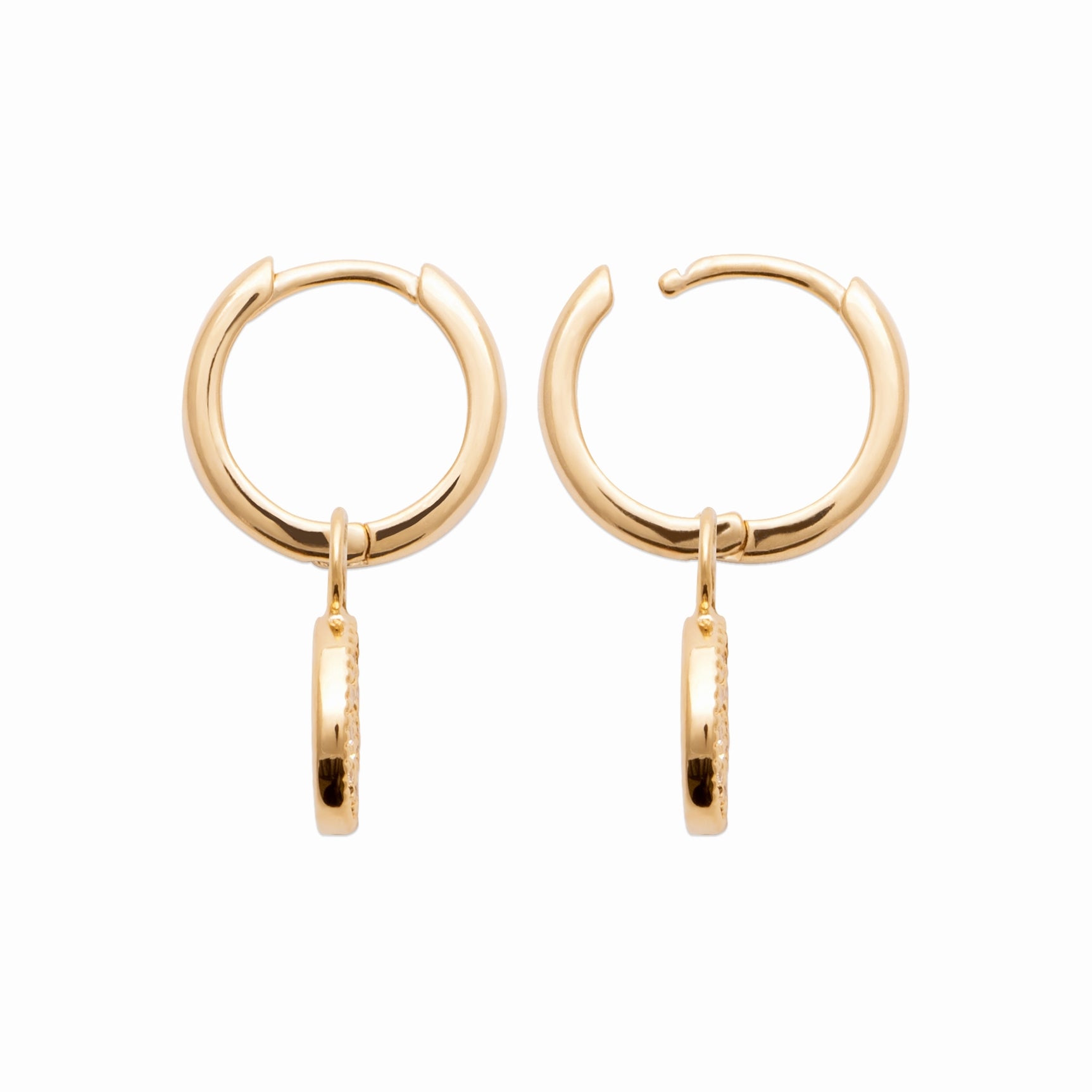 Créoles plaqué or - médaillon pavé de brillants 