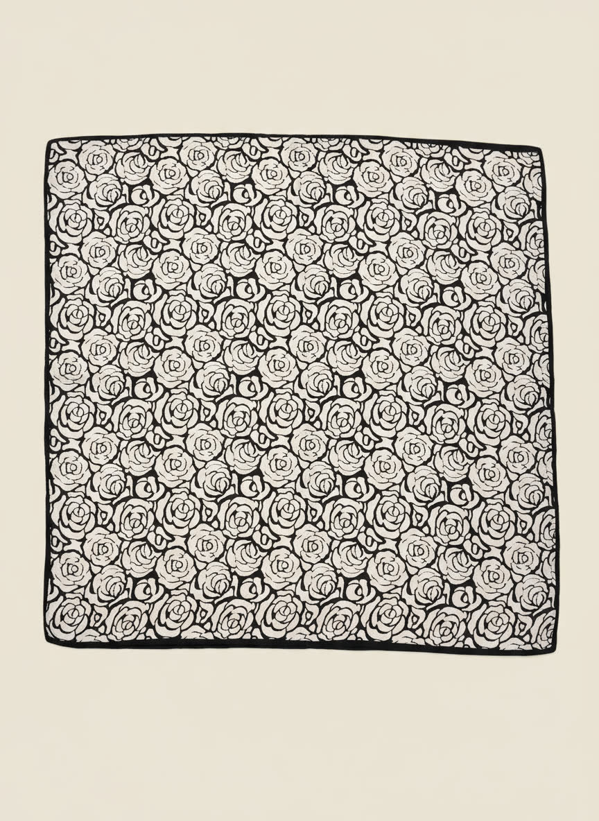 Foulard carré 70x70 – motif floral noir et blanc 