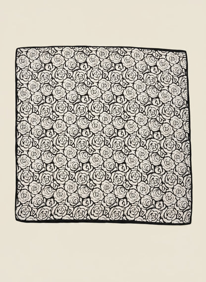 Foulard carré 70x70 – motif floral noir et blanc 