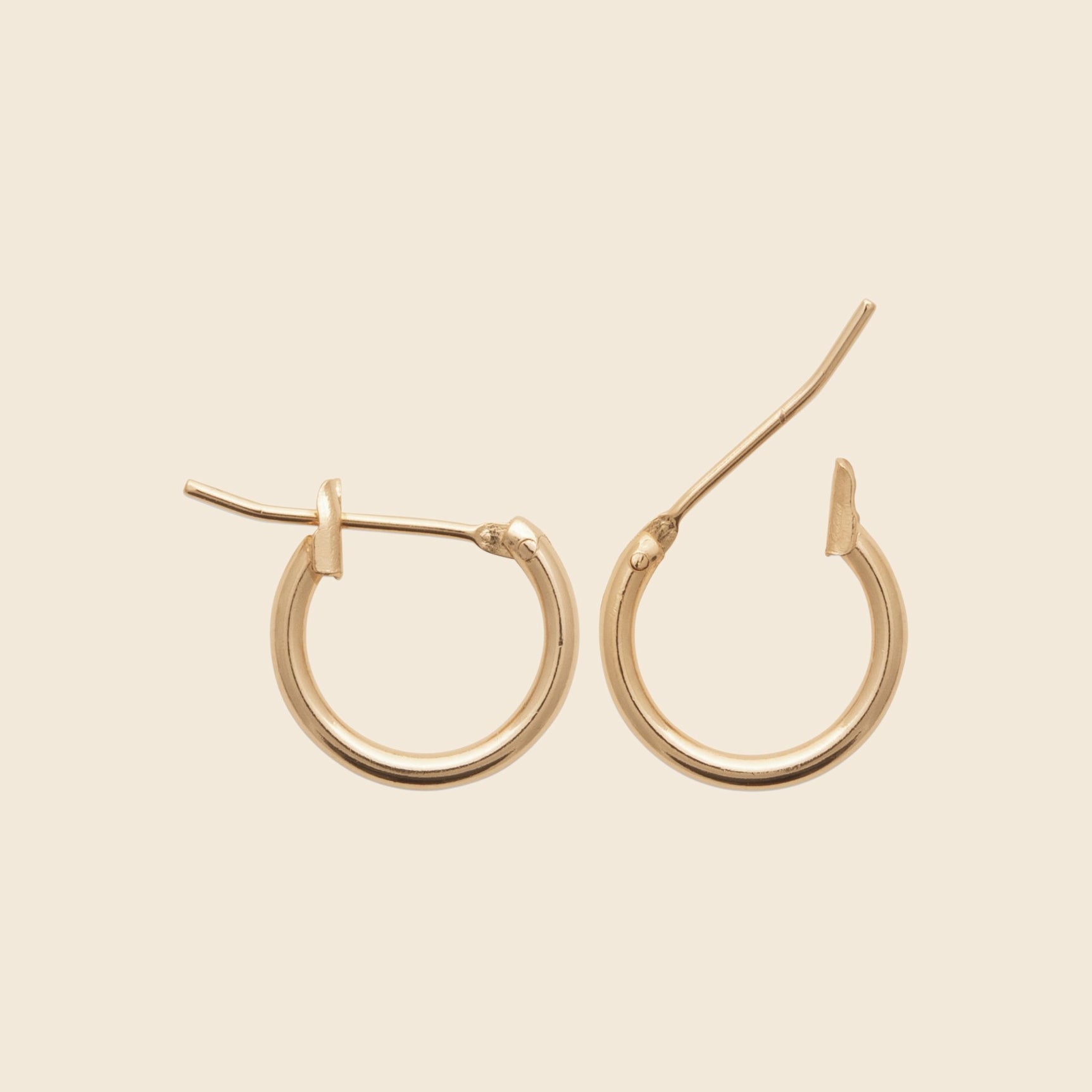 Mini créoles lisses plaqué or - 12 mm 