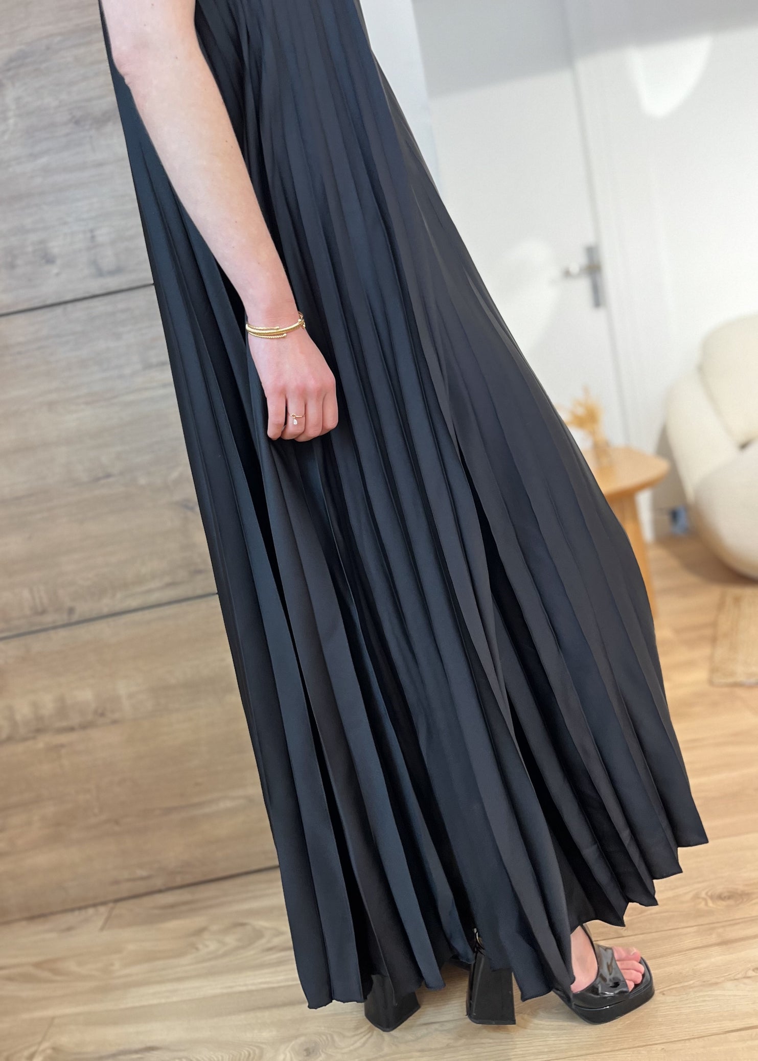 Robe longue bretelle plissée Satin pia NOIR