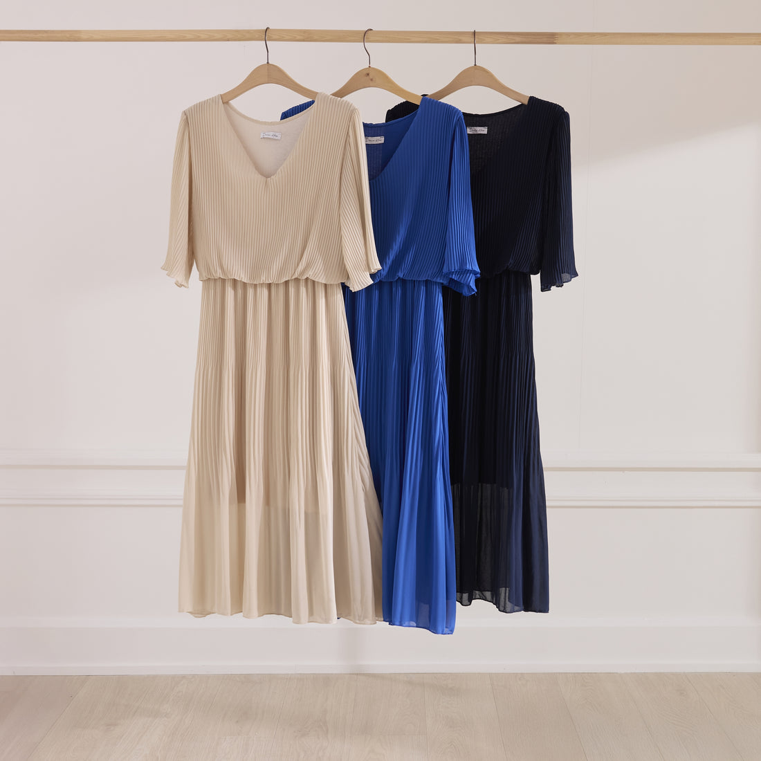 Robe plissée midi Armelle - col v fluide MARINE