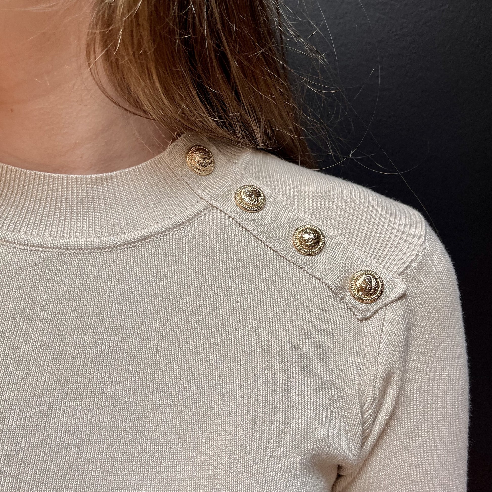 Pull col rond boutons BEIGE